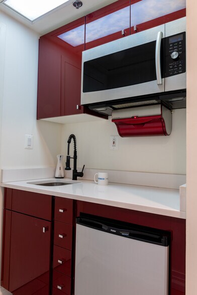 More Photos Of 3145 Mount Vernon Ave, Alexandria Office For Sale