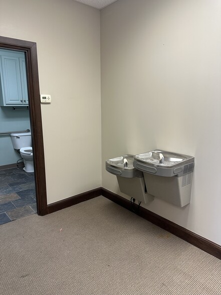 More Photos Of 1660 E 71st St, Tulsa Unknown For Lease