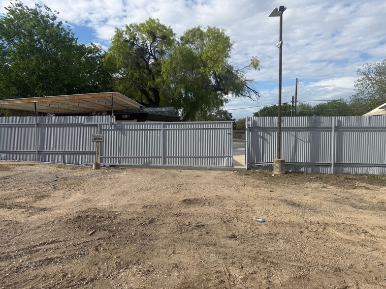 More Photos Of 418 Vine St, San Antonio Office Residential For Sale