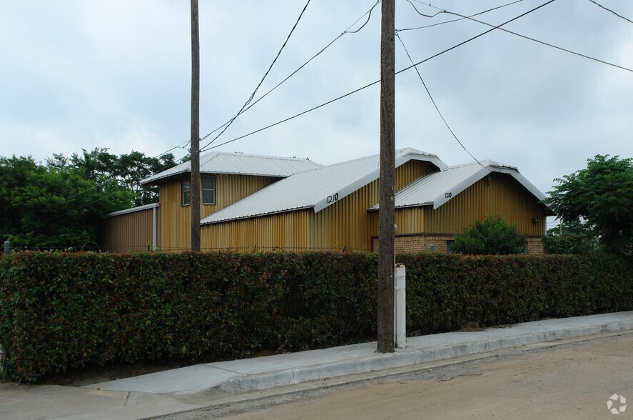 More Photos Of 1210 Beaumont St, Dallas Manufacturing For Lease