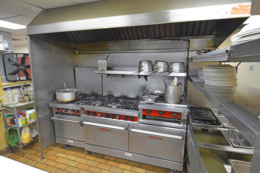 More Photos Of 101 N Us-17, Palatka Drugstore For Sale