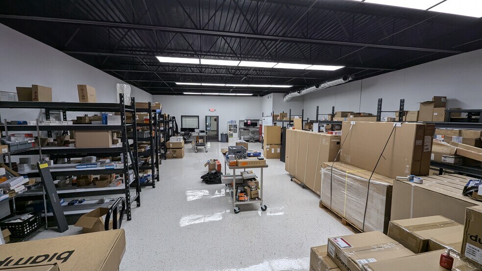 More Photos Of 1942 N Interstate 35E, Carrollton Warehouse For Lease