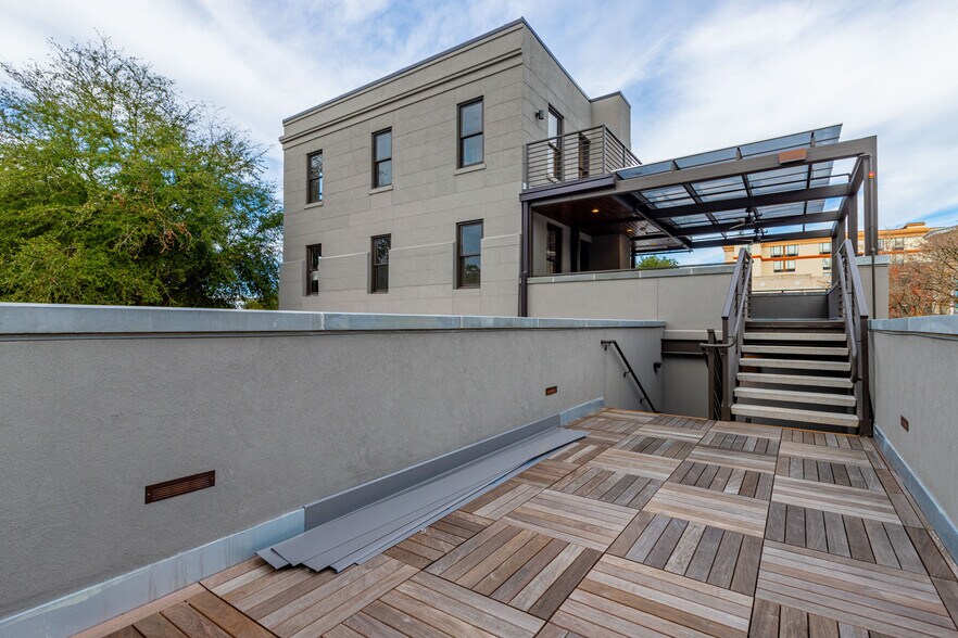 More Photos Of 30-32 Martin Luther King Jr Blvd, Savannah Restaurant For Lease