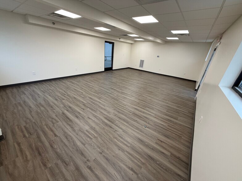 More Photos Of 425 Napoleon Rd, Bowling Green Manufacturing For Lease