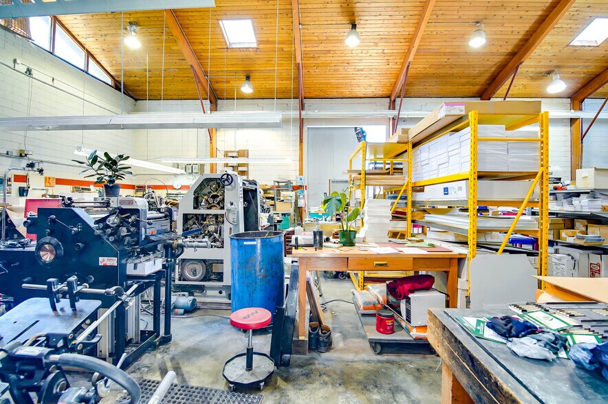 More Photos Of 4918 Napier St, Port Alberni Flex For Sale