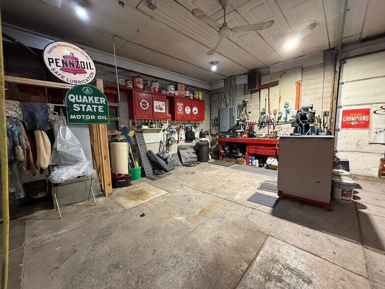 More Photos Of 212 N 3rd St, Salina Warehouse For Sale