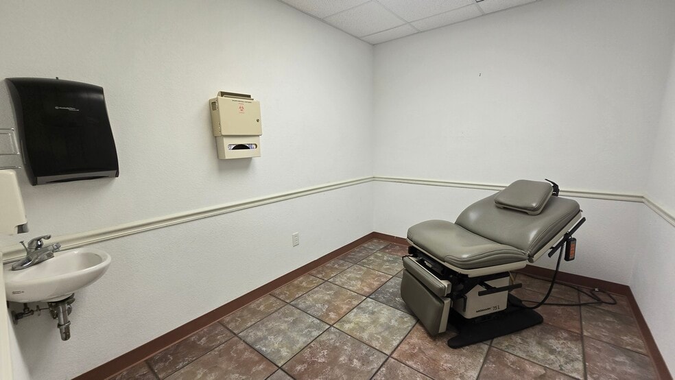 More Photos Of 3180 Central Mall Dr, Port Arthur Medical For Sale