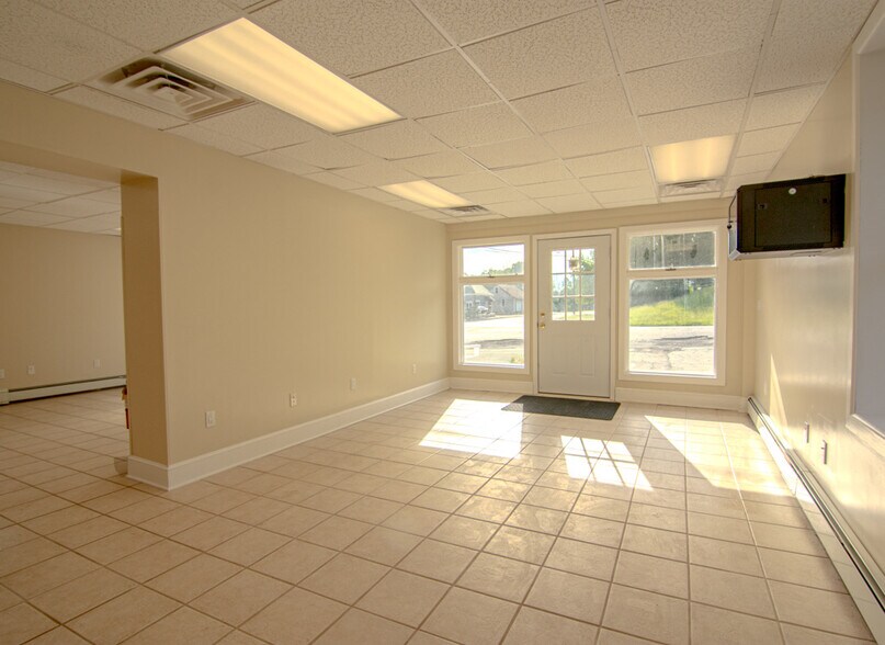 More Photos Of 188 Lake St, Liberty Freestanding For Lease