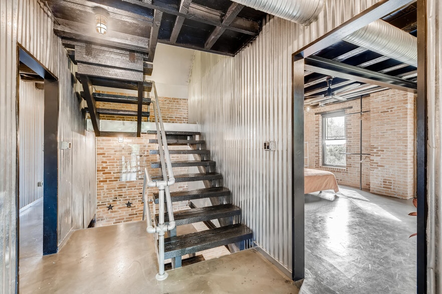 More Photos Of 289 E Main St, Westminster Office Residential For Lease