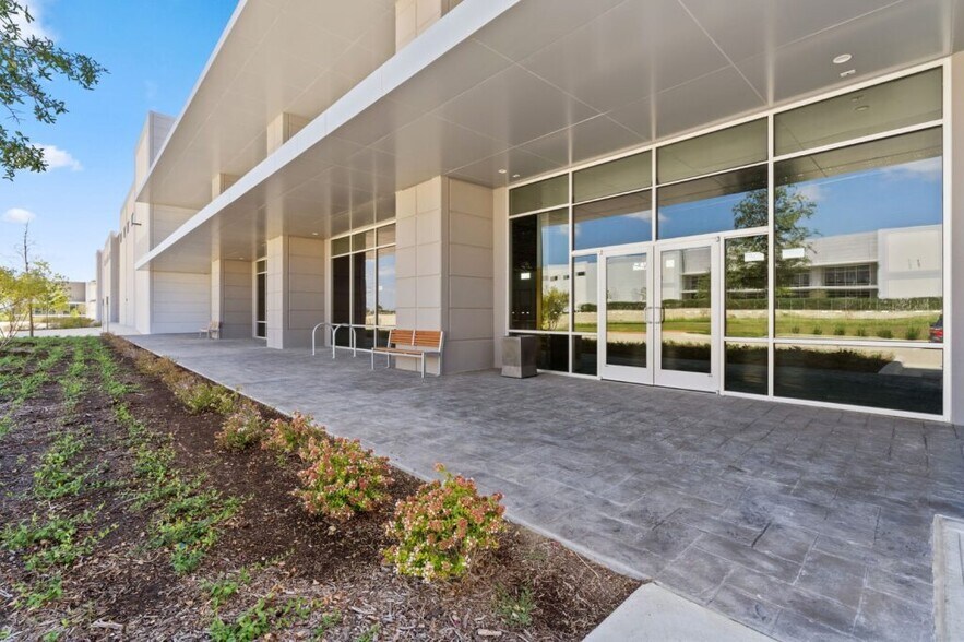 More Photos Of 3212 E Pecan St, Pflugerville Unknown For Lease