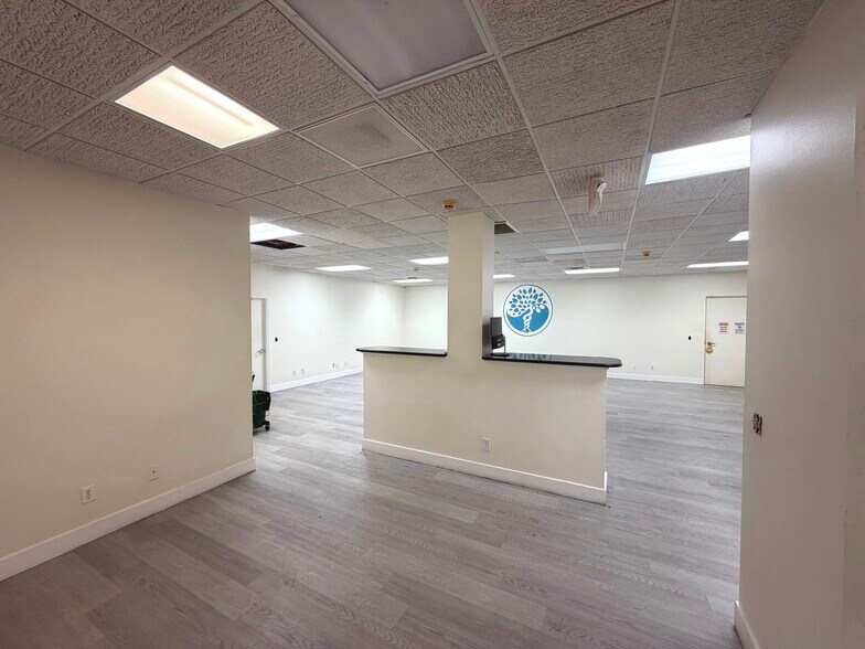 More Photos Of 10061 Amberwood Rd, Fort Myers Flex For Lease