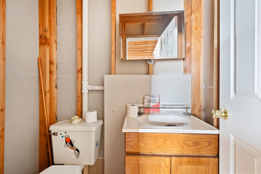 More Photos Of 5565 NE Stephens St, Winchester Auto Repair For Sale