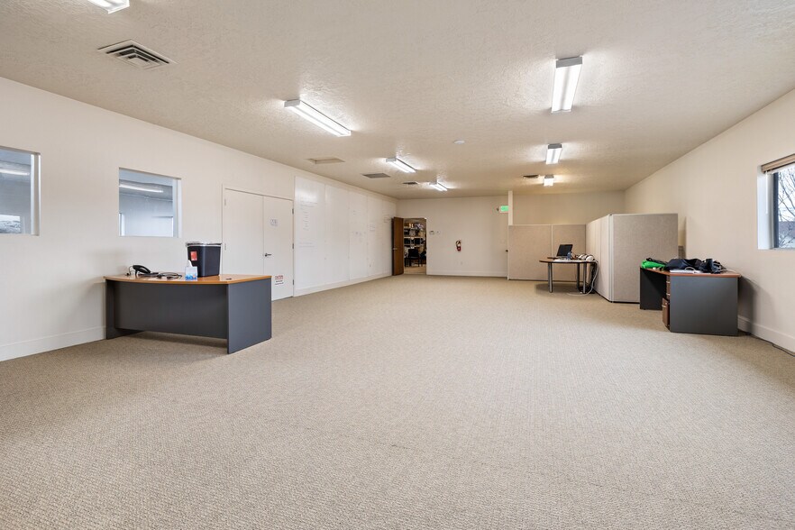 More Photos Of 133 E 50th St, Garden City Loft Creative Space For Sale