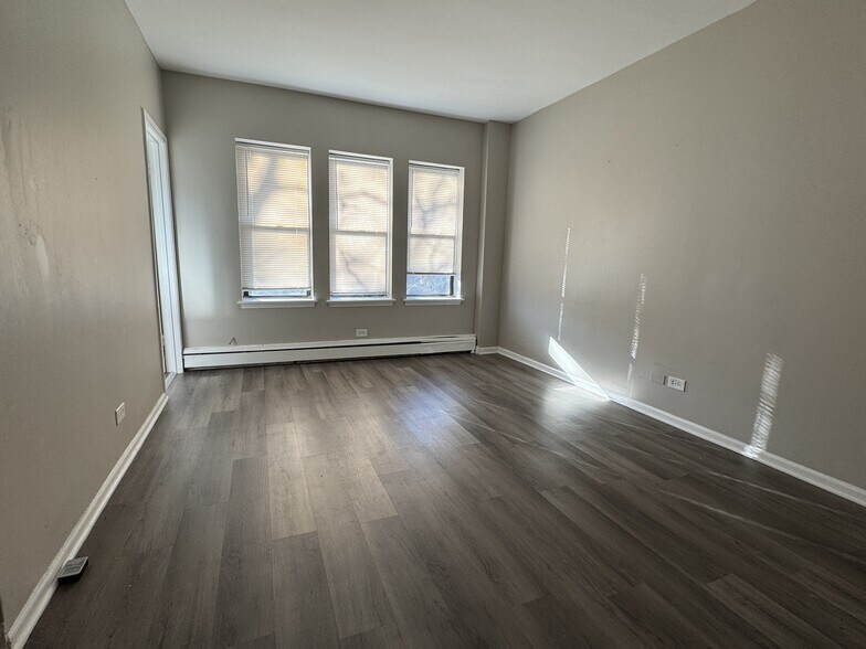 More Photos Of 6811 S Paxton Ave, Chicago Apartments For Sale