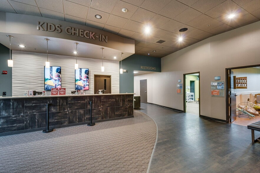 More Photos Of 260 N Miller Rd, Mansfield Religious Facility For Sale