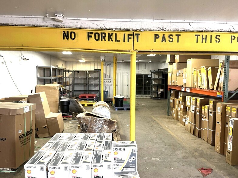 More Photos Of 1810 S Chadbourne St, San Angelo Flex For Sale