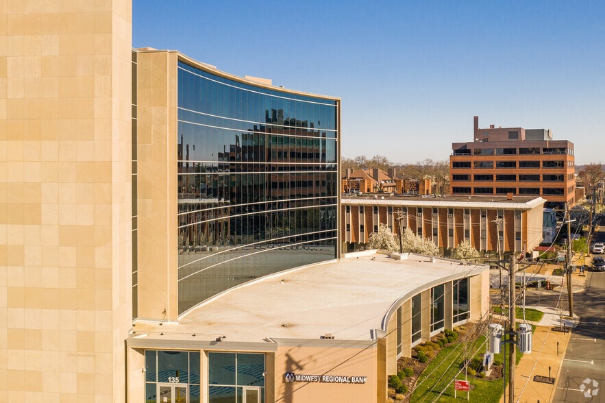 More Photos Of 135 N Meramec Ave, Clayton Office For Lease