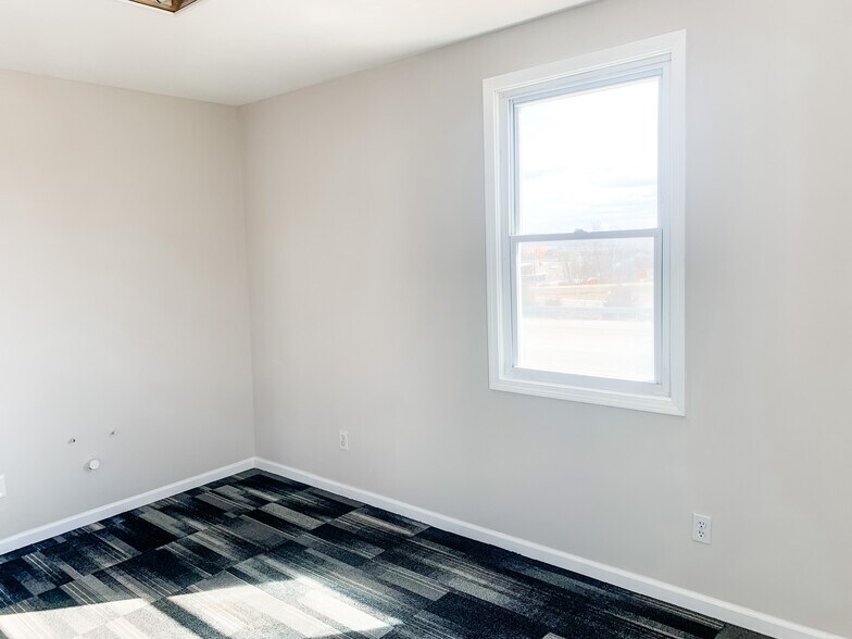 More Photos Of 600 Stockell Dr, Eureka Storefront Retail Office For Sale