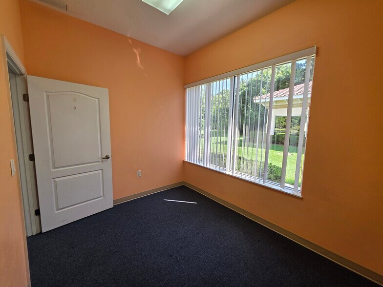 More Photos Of 900 N Swallow Tail Dr, Port Orange Medical For Lease