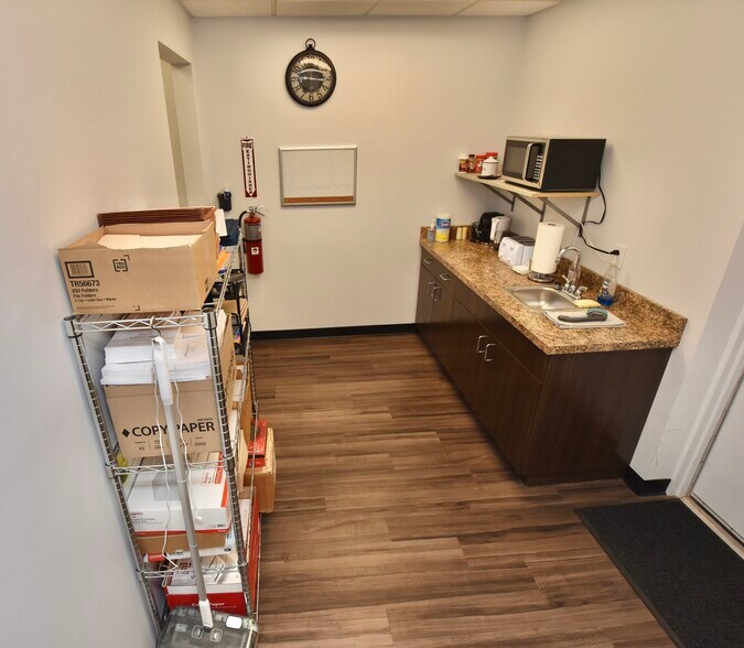 More Photos Of 2643-2649 Enterprise Dr, Anderson Unknown For Lease