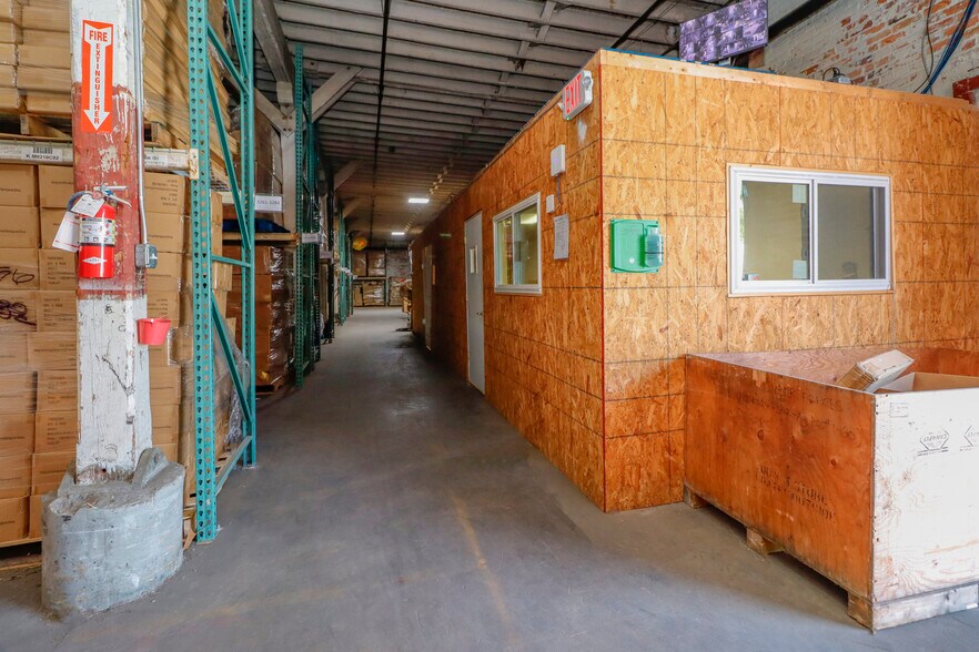 More Photos Of 827 Douglas Ave, Portsmouth Warehouse For Lease