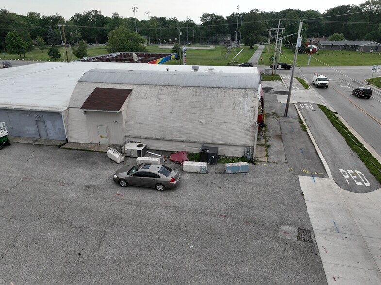 More Photos Of 912 1/2 S Main St, Monticello Storefront For Lease