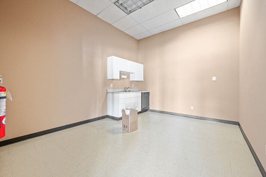 More Photos Of 1508-1574 N Mitchell St, Cadillac General Retail For Sale