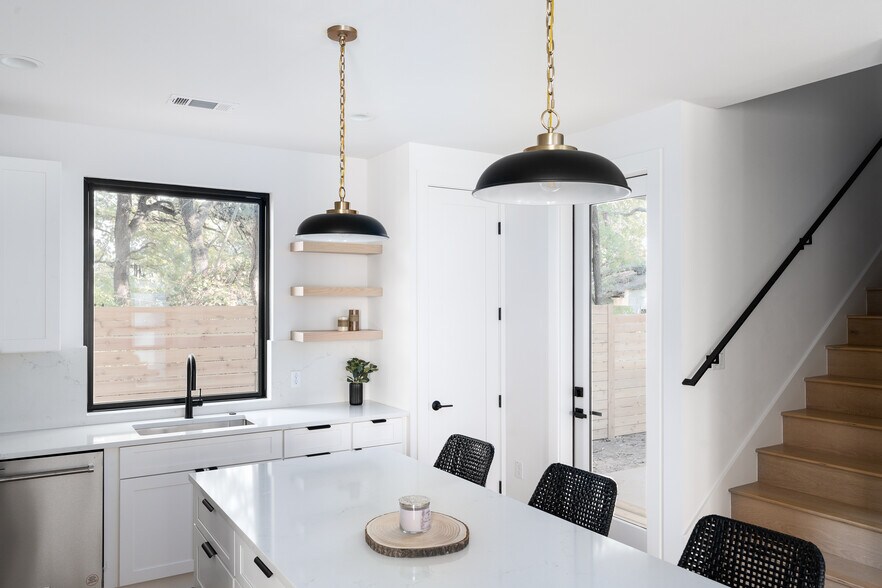 More Photos Of 3001 E 51st St, Austin Apartments For Sale