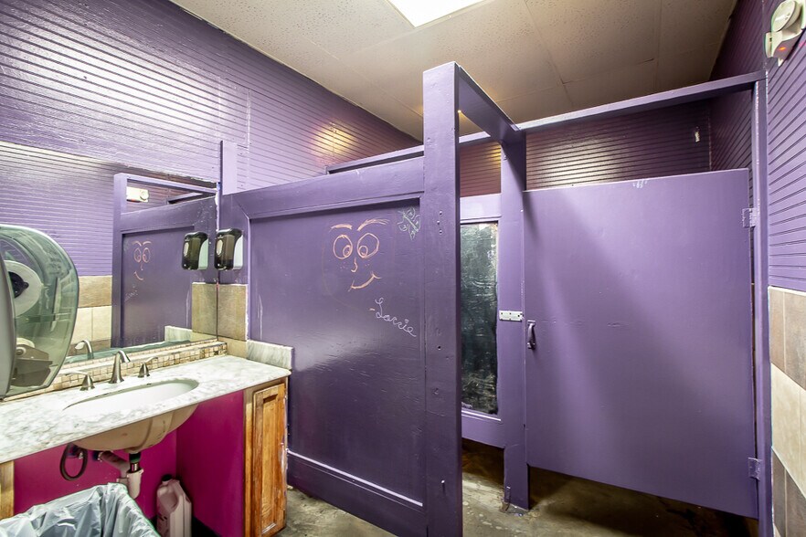 More Photos Of 3501 Park Plaza Rd, Paducah Bar For Sale