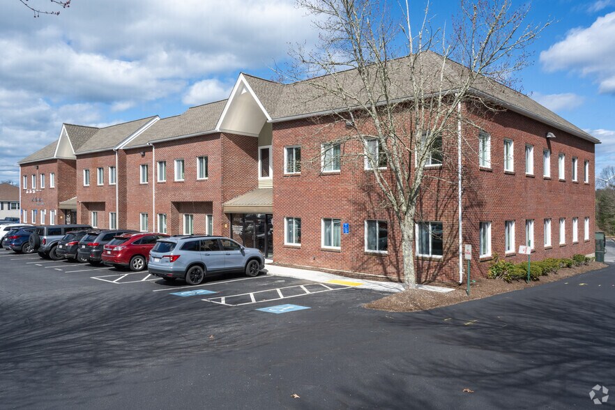 More Photos Of 118 Long Pond Rd, Plymouth Medical For Lease