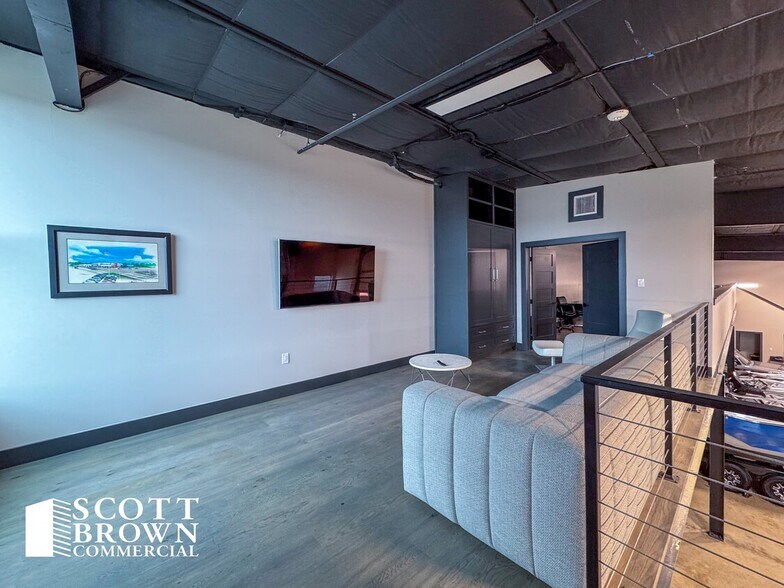 More Photos Of 1725 N Hwy 377, Roanoke Warehouse For Lease