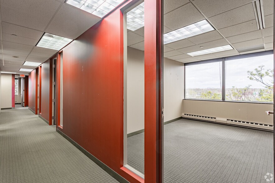 More Photos Of 3701 Algonquin Rd, Rolling Meadows Office For Sale