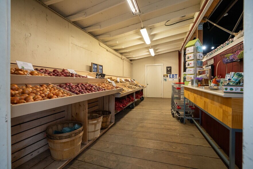 More Photos Of 1355 N Barlow St, Cornelius Winery Vineyard For Sale