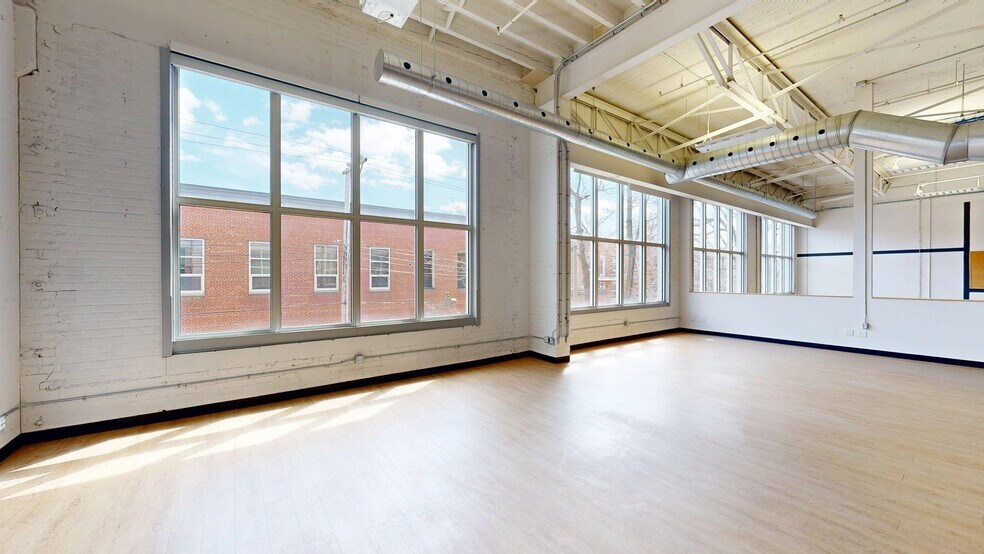 More Photos Of 4760 Rue Acorn, Montréal Research And Development For Lease