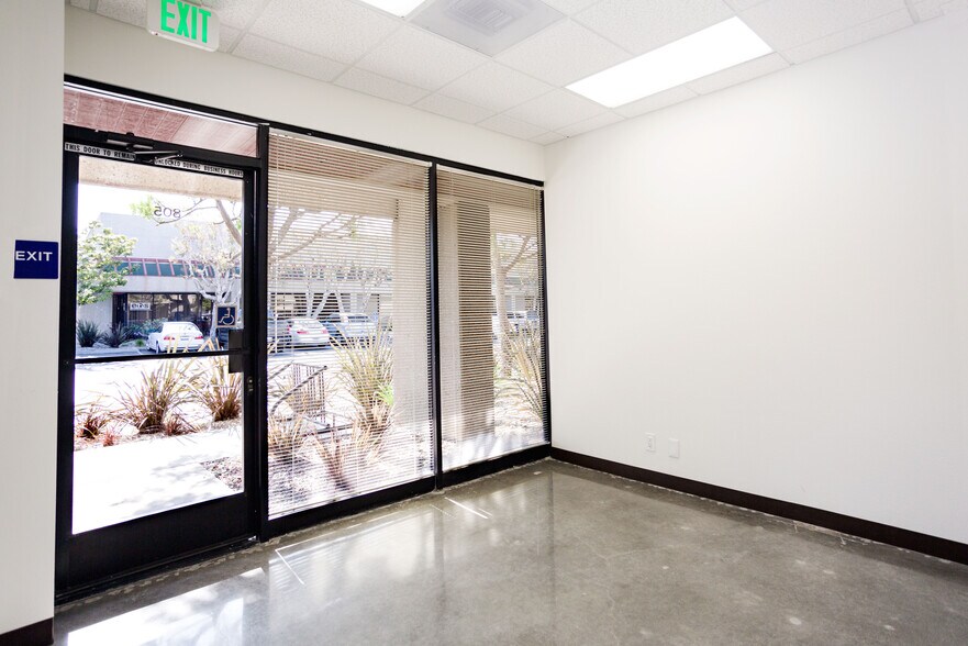 More Photos Of 4572 Telephone Rd, Ventura Warehouse For Lease