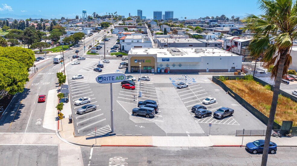 More Photos Of 220 E Grand Ave, El Segundo Supermarket For Lease