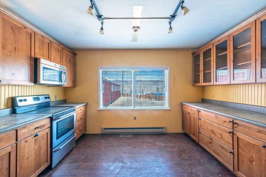 More Photos Of 121 Byers Ave, Hot Sulphur Springs Storefront Retail Residential For Sale