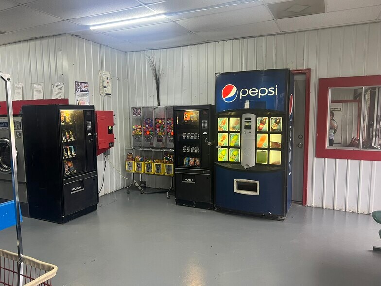 More Photos Of 285 Head Dr, Cleveland General Retail For Sale