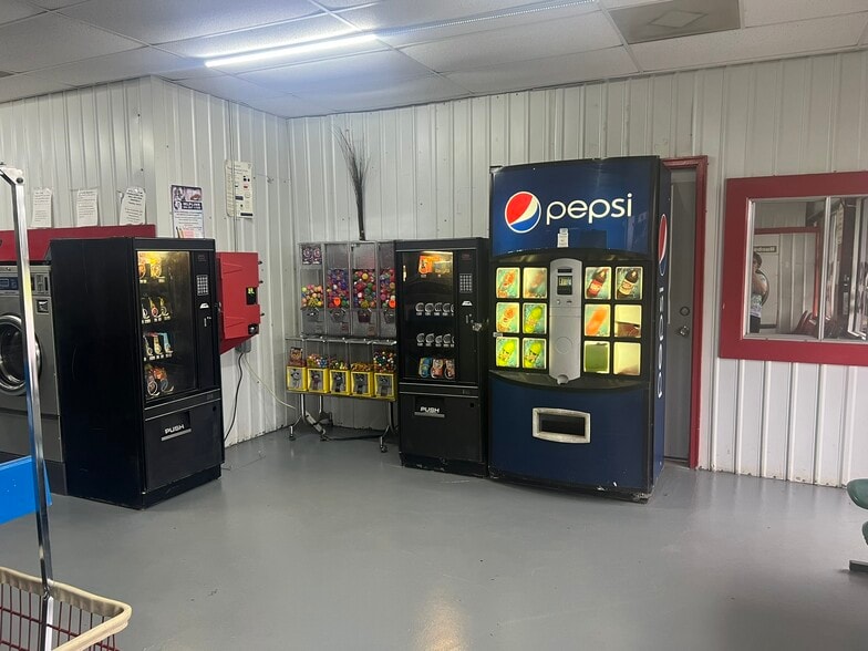 More Photos Of 285 Head Dr, Cleveland General Retail For Sale