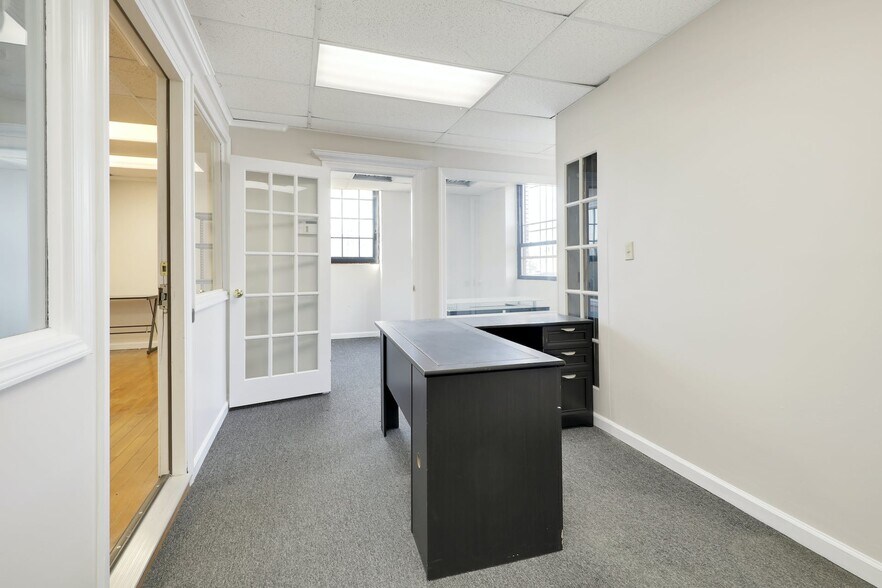 More Photos Of 55 Atlantic Ave, Lynbrook Office For Lease