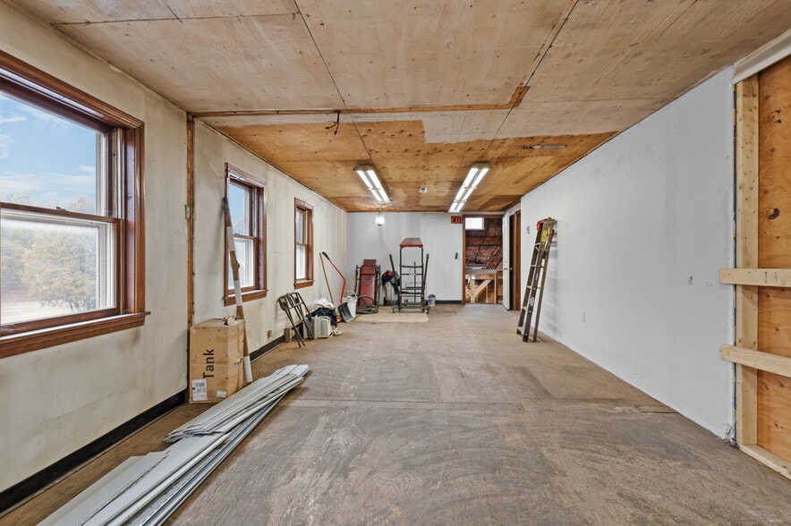 More Photos Of 1973 Victory Hwy, Glendale General Retail For Sale