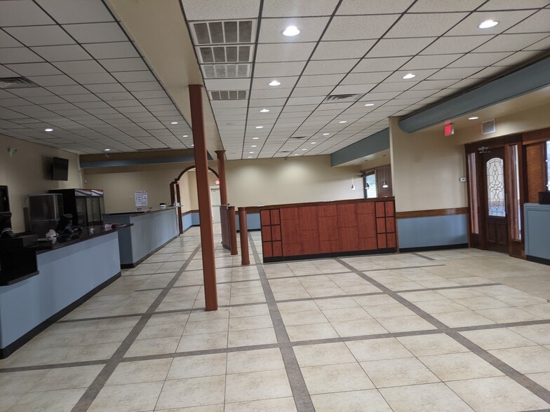 More Photos Of 5151 Avenue H, Rosenberg Restaurant For Sale