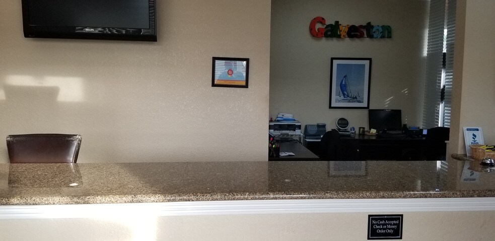 More Photos Of 2115 61st St, Galveston Storefront Retail Office For Lease