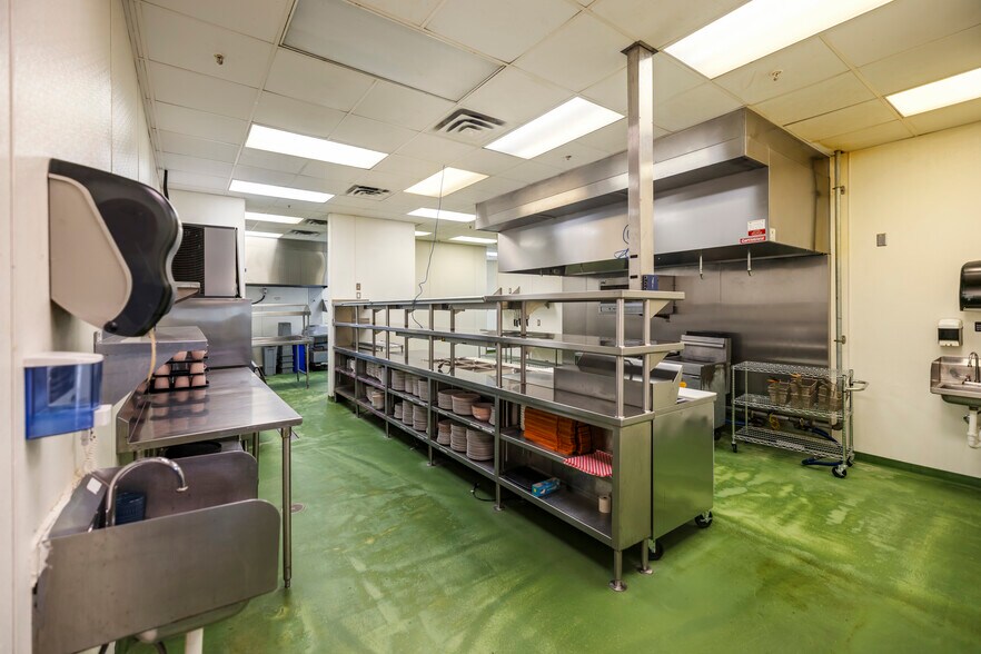 More Photos Of 2501 & 2519 Marshall St NE, Minneapolis Restaurant For Sale