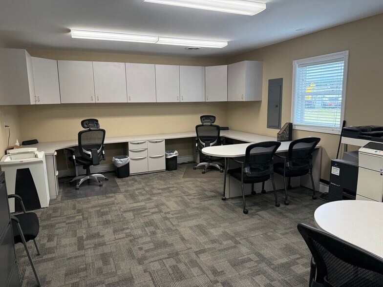 More Photos Of 369 Big Bay Rd, Queensbury Flex For Lease