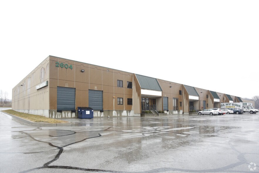 More Photos Of 2604 NE Industrial Dr, Kansas City Warehouse For Lease