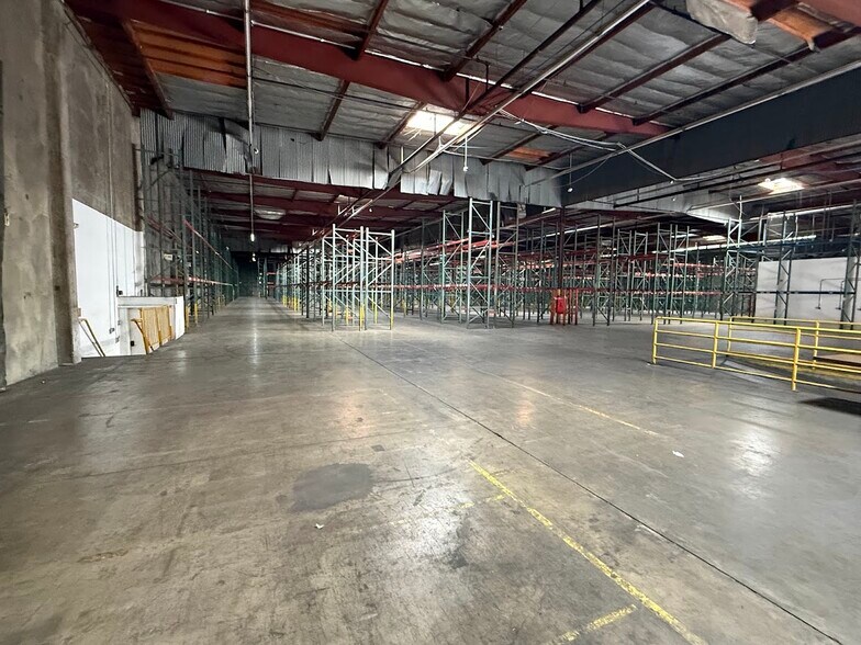 More Photos Of 2801 E Vernon Ave, Vernon Warehouse For Lease