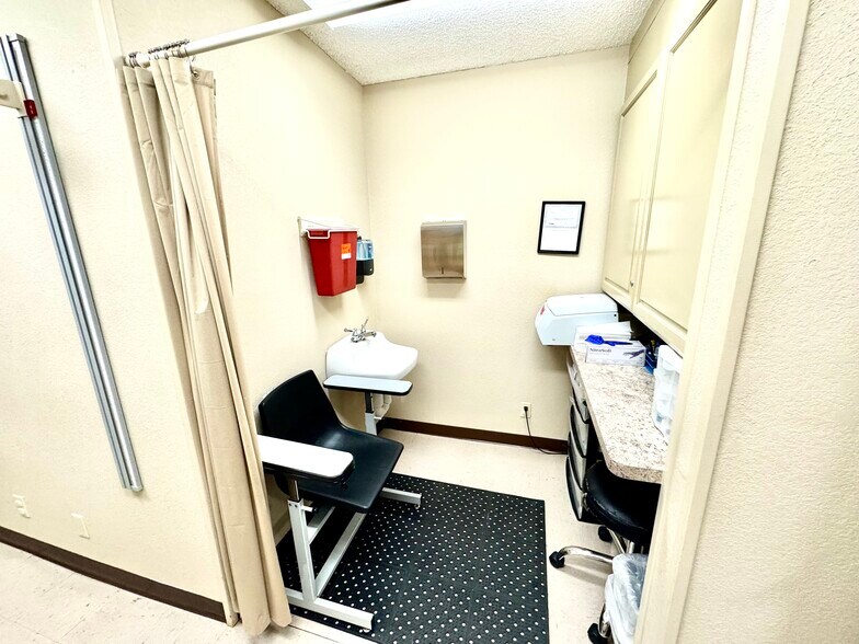 More Photos Of 101 Anthony Dr, Teague Medical For Sale