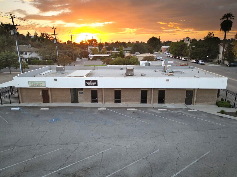 Primary Photo Of 2119 17th St, Bakersfield Medical For Sale