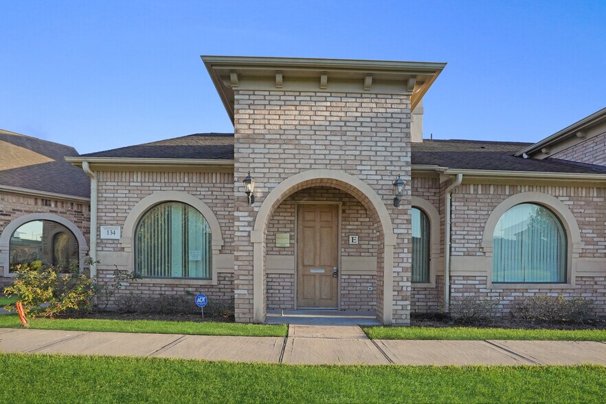 More Photos Of 134 Eldridge Rd, Sugar Land Office Residential For Lease